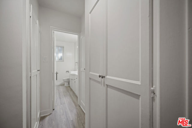 605 S Barrington Avenue, Los Angeles CA: https://media.crmls.org/mediaz/8ba7ba2b-d117-4377-8fa4-57e0dfa34b5d.jpg