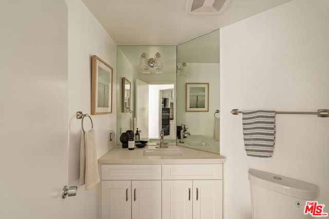 11752 Bellagio Road, Los Angeles CA: https://media.crmls.org/mediaz/8ba832c9-6121-4c01-bb77-2c829f352927.jpg