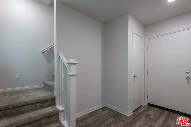 7254 N CEDAR Road, Van Nuys CA: https://media.crmls.org/mediaz/8ba89117-6873-4c4c-9471-6eb8c47e630b.jpg