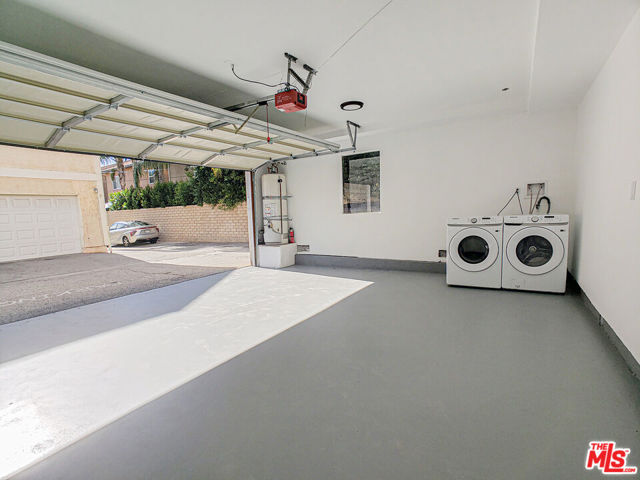 17200 Roscoe Boulevard, Northridge CA: https://media.crmls.org/mediaz/8ba8c713-33d5-41b2-81c6-44ee72e27abd.jpg