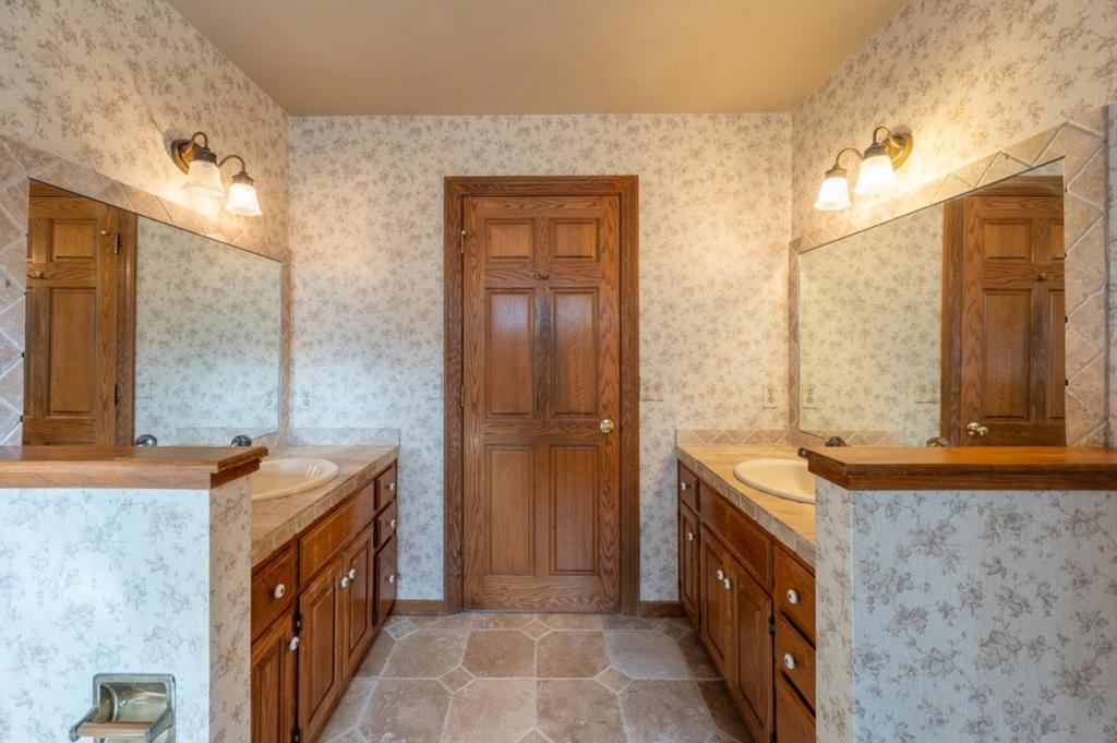 https://media.crmls.org/mediaz/8ba96c29-e560-41c3-a200-92ce97857db3.jpg?preset=X-Large