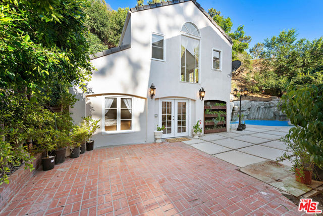 1174 Coldwater Canyon Drive, Beverly Hills CA: https://media.crmls.org/mediaz/8ba971c5-c6bf-4073-af36-5aa911286409.jpg