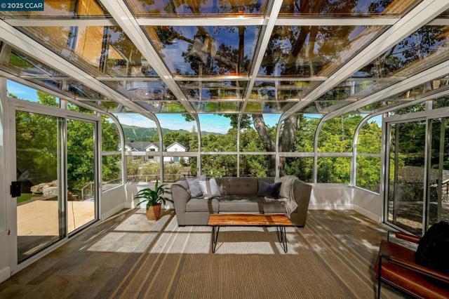 34 Willowview Ct, Danville CA: https://media.crmls.org/mediaz/8ba9aa4b-19d7-4183-ace0-275898fbbafa.jpg