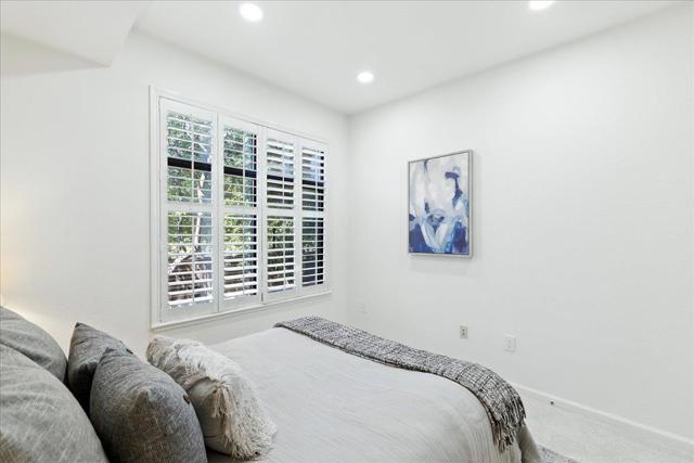 10745 N De Anza Boulevard, Cupertino CA: https://media.crmls.org/mediaz/8ba9c145-8a4c-4644-98e6-1cefa040dec0.jpg