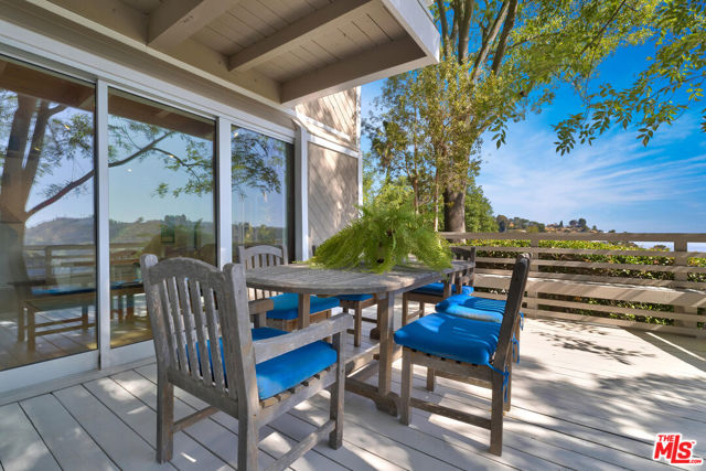2753 Nichols Canyon Road, Los Angeles CA: https://media.crmls.org/mediaz/8ba9d66d-5bb2-4bde-b39d-0f96dd9c73a7.jpg