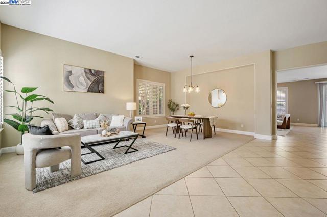 5391 Fernbank Dr, Concord CA: https://media.crmls.org/mediaz/8baaebe1-873c-419a-aab3-433fb33b4e71.jpg