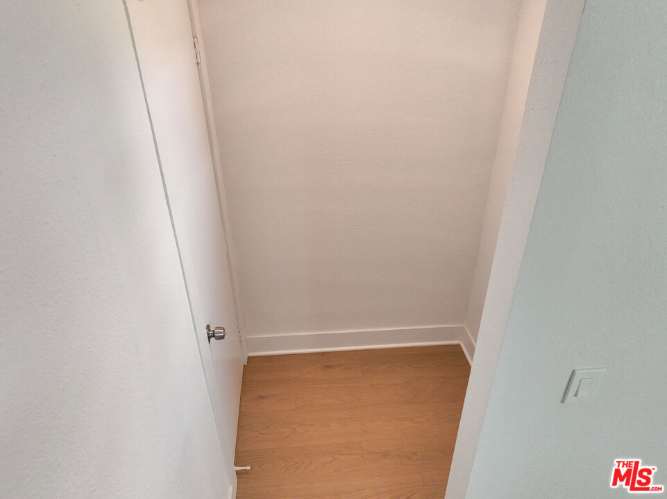 https://media.crmls.org/mediaz/8bab8b77-0bd3-421a-b2cf-4f019b263e08.jpg?preset=X-Large