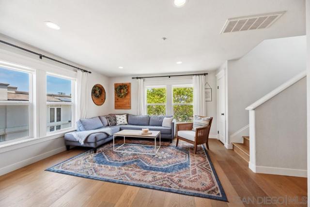 3514 Shoreline Bluff Ln, San Diego CA: https://media.crmls.org/mediaz/8baba36a-dc65-4885-9cb1-266909baff37.jpg