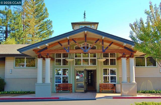 3434 Tice Creek Dr, Walnut Creek CA: https://media.crmls.org/mediaz/8babe73c-15b9-4da3-94ed-3198354de1c0.jpg