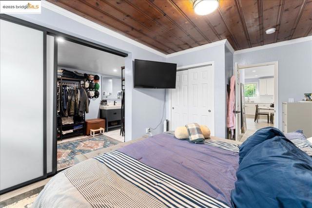 2016 104th AVE, Oakland CA: https://media.crmls.org/mediaz/8bac0da5-85ab-4db3-aee8-c2055b90da06.jpg