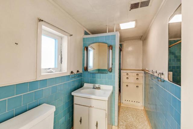 200 Cayuga Avenue, San Francisco CA: https://media.crmls.org/mediaz/8bac13ed-365e-433a-87d0-22be98bfde59.jpg