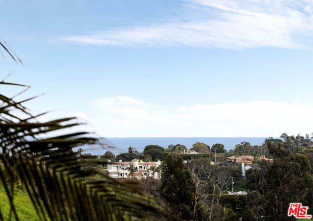 28902 Verde Mesa Lane, Malibu CA: https://media.crmls.org/mediaz/8bac9f48-034d-401e-ab46-fc0f3cea72c2.jpg