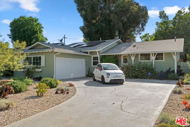 7667 Chisholm Avenue, Van Nuys CA: https://media.crmls.org/mediaz/8bacdad5-62cc-48d1-ac1a-d3f760a41be1.jpg