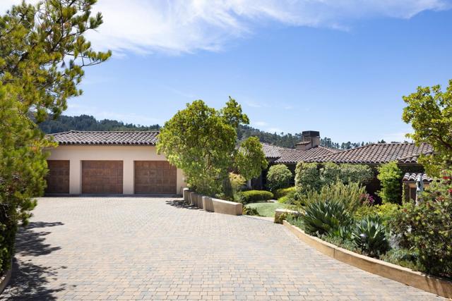 3200 Red Wolf Drive, Carmel CA: https://media.crmls.org/mediaz/8badb738-87fd-41c1-8b57-e85c6c101abf.jpg