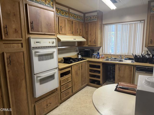 Detail Gallery Image 5 of 10 For 21 Poinsettia Gardens Dr #21,  Ventura,  CA 93004 - 2 Beds | 2 Baths