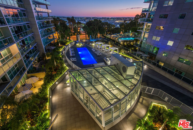13600 Marina Pointe Drive, Marina del Rey CA: https://media.crmls.org/mediaz/8bae4569-d313-44e3-a139-ced7e244a7c0.jpg