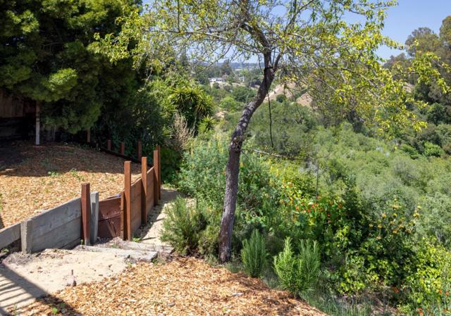 120 Alamo Avenue, Santa Cruz CA: https://media.crmls.org/mediaz/8baf172d-985f-40f0-adf4-d77265a6d4be.jpg