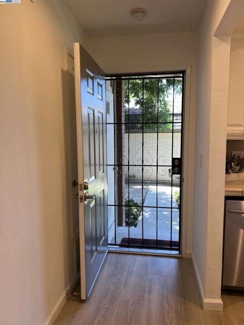 3287 Shadow Park Pl, San Jose CA: https://media.crmls.org/mediaz/8baf3044-a266-4ec0-9f90-34844e65f6cb.jpg