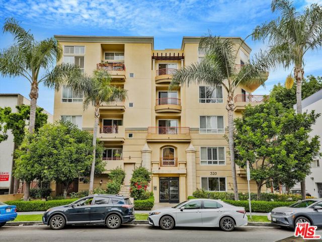 320 S Willaman Drive, Los Angeles CA: https://media.crmls.org/mediaz/8baf3090-4dc3-433f-b713-8906e67874b1.jpg