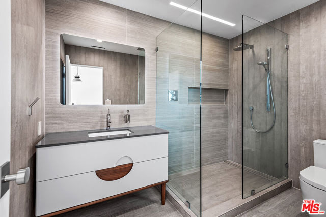 4801 La Villa Marina, Marina del Rey CA: https://media.crmls.org/mediaz/8bafffcb-7b41-4882-b408-982a3f99cca6.jpg