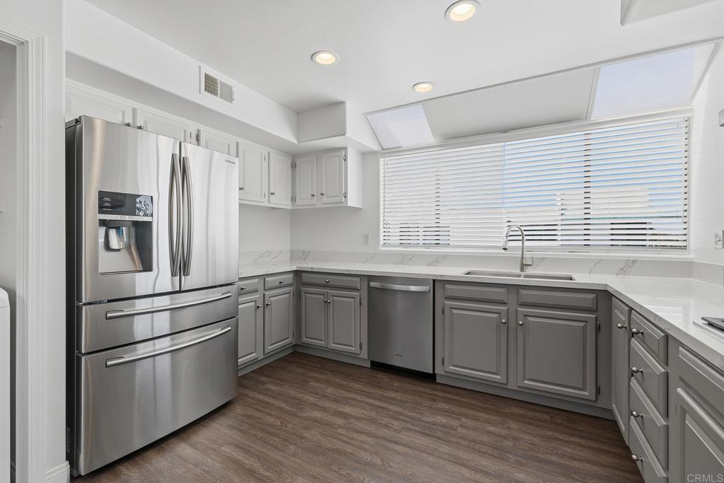 2558 Navarra Drive - photo 6
