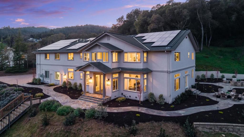 18400 Lakeview Court