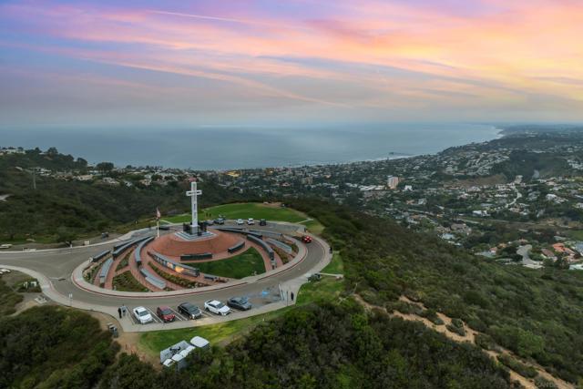 6555 Caminito Northland, La Jolla CA: https://media.crmls.org/mediaz/8bb0c8ff-2e35-4c96-92cb-b2c638260d20.jpg