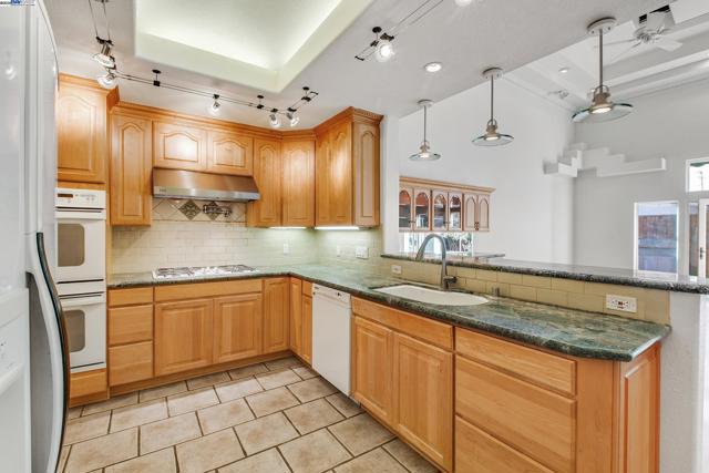 3171 Verdant Way, San Jose CA: https://media.crmls.org/mediaz/8bb14256-9e8d-459d-a197-636d3310dba6.jpg