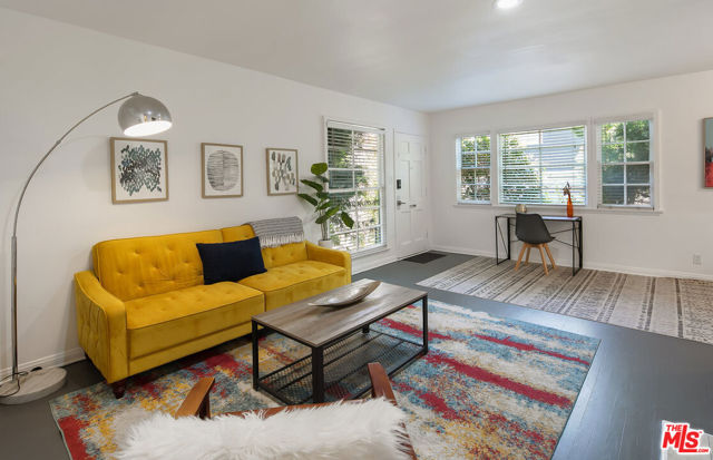 521 Venice Way, Venice CA: https://media.crmls.org/mediaz/8bb16dcd-9539-4130-9874-427d7a49c42a.jpg