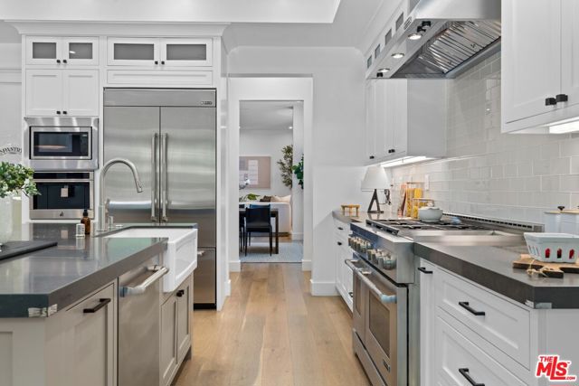 2590 Amherst Avenue, Los Angeles CA: https://media.crmls.org/mediaz/8bb1a58f-1b69-48ad-93c0-5d0668741502.jpg