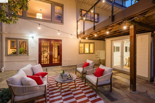 769 Santa Ray Ave, Oakland CA: https://media.crmls.org/mediaz/8bb2041f-76f6-48c2-987c-b74e3d7d4ed1.jpg