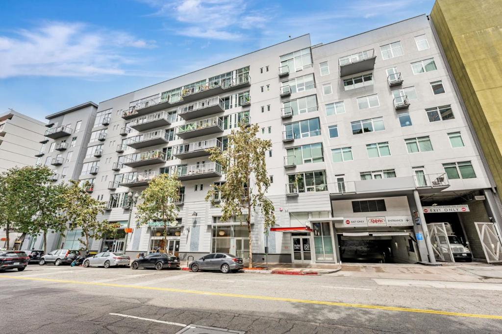 645 W 9th Street #213