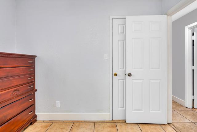 1005 W 8th Street, Merced CA: https://media.crmls.org/mediaz/8bb234fa-739f-4c84-9207-0d79e874cb5e.jpg