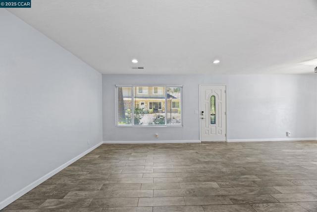 2749 Fountainhead Dr, San Ramon CA: https://media.crmls.org/mediaz/8bb2ba8b-7dce-42da-8cd4-f5b57776b92e.jpg