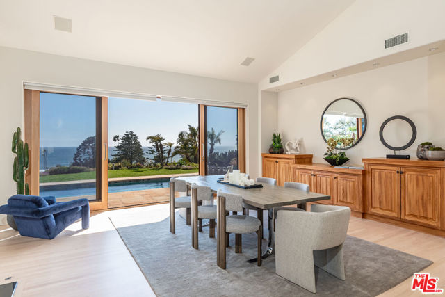 6417 Merritt Drive, Malibu CA: https://media.crmls.org/mediaz/8bb382d3-0adf-4387-a91f-259743afab69.jpg
