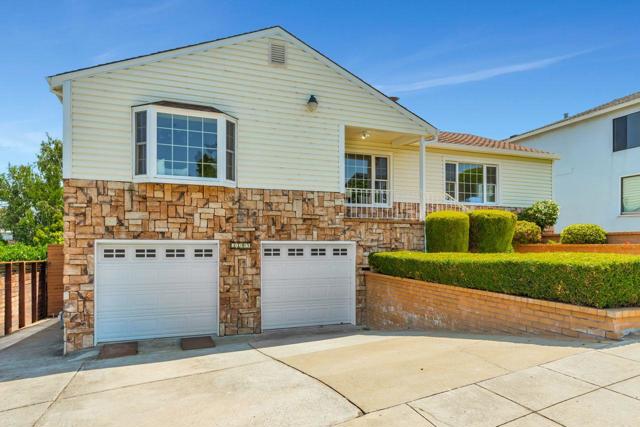 3709 Kenwood Avenue, San Mateo CA: https://media.crmls.org/mediaz/8bb3a4e5-4da4-4c49-ab59-21edfac6e5be.jpg