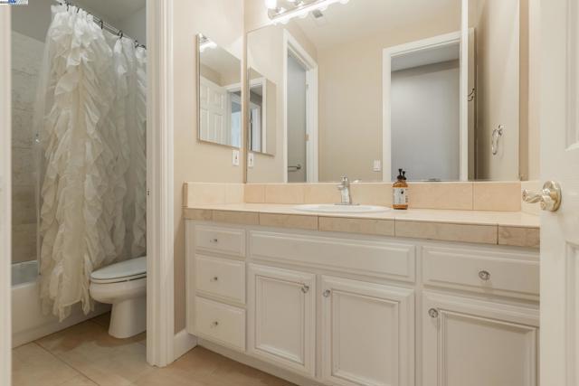 5633 Selena Ct, Pleasanton CA: https://media.crmls.org/mediaz/8bb3d88b-a010-4b21-9d94-b0eaf2d6edb1.jpg