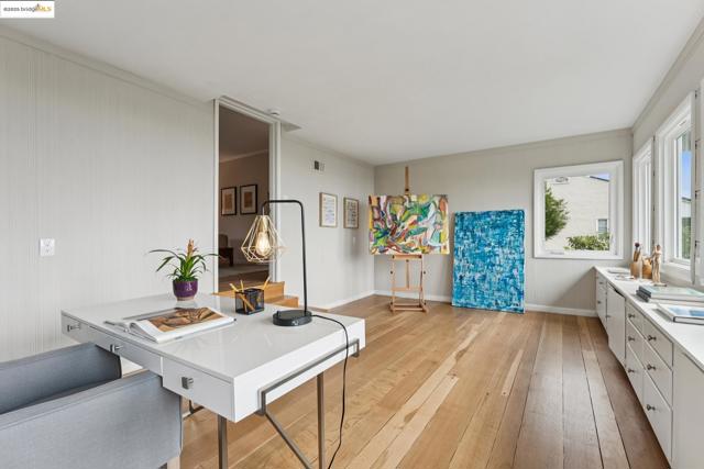 1057 Arlington Blvd, El Cerrito CA: https://media.crmls.org/mediaz/8bb3e42b-0d4d-4b97-8156-854942785f02.jpg