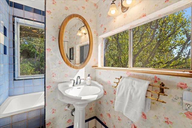 22196 Summit Road, Los Gatos CA: https://media.crmls.org/mediaz/8bb4076a-2ee6-41a1-ab58-cd4d63230c5f.jpg