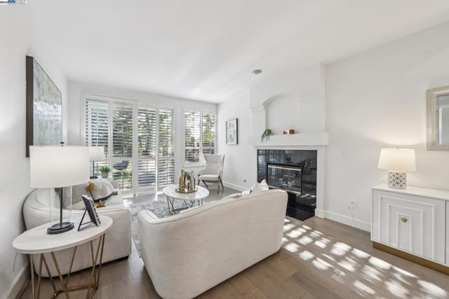 5310 E Lakeshore, San Ramon CA: https://media.crmls.org/mediaz/8bb4d16d-8b54-4d2b-90f8-17f71ba7e892.jpg