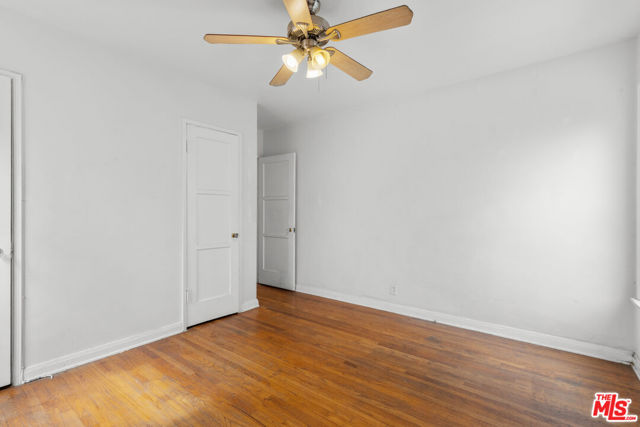 2610 1/2 7th Avenue, Los Angeles CA: https://media.crmls.org/mediaz/8bb55301-fda1-4a04-9377-a6ad120f4635.jpg
