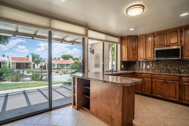 75180 Chippewa Drive, Indian Wells CA: https://media.crmls.org/mediaz/8bb58d46-0a7e-4ec1-a917-ca7bc3770330.jpg