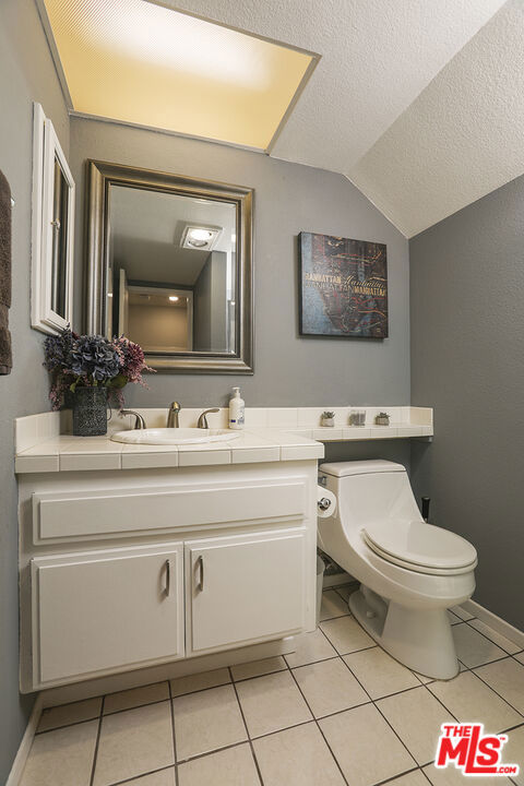 15237 MAGNOLIA Boulevard, B photo 8