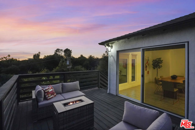 5549 Onacrest Drive, Los Angeles CA: https://media.crmls.org/mediaz/8bb5f73c-3df8-42b1-bafa-f2ede351657a.jpg
