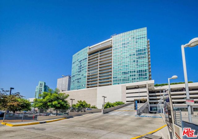 3785 Wilshire Boulevard, Los Angeles CA: https://media.crmls.org/mediaz/8bb6127b-3ddf-45be-a81a-048a611fcf49.jpg