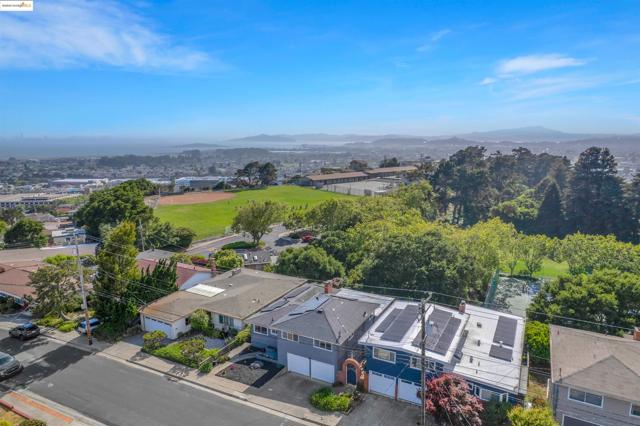 2023 Mira Vista Dr, El Cerrito CA: https://media.crmls.org/mediaz/8bb68abc-cab5-44f5-9500-df630d20f2e5.jpg