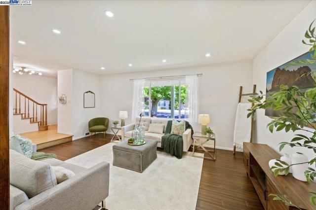7606 Desertwood Ln, Pleasanton CA: https://media.crmls.org/mediaz/8bb734f9-0da4-48f1-9385-c81fd7f74137.jpg