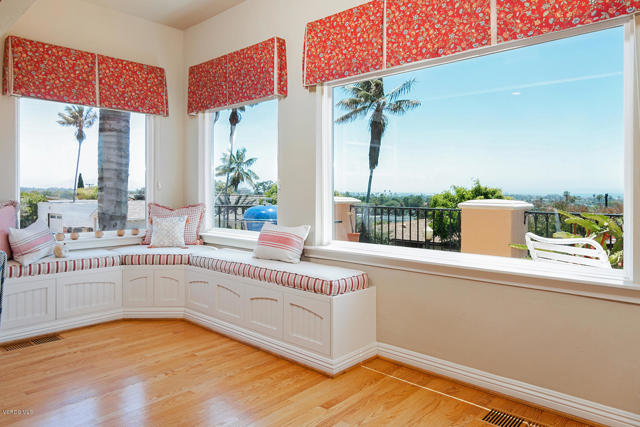 2167 Palomar Avenue, Ventura CA: https://media.crmls.org/mediaz/8bb750b7-521a-4fc1-b99f-8fe5d2fcc99e.jpg