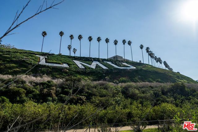 5350 Playa Vista Drive, Playa Vista CA: https://media.crmls.org/mediaz/8bb78a94-81a5-4657-9cf5-43f6dc643cb4.jpg