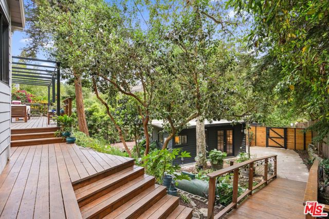 19817 Montau Drive, Topanga CA: https://media.crmls.org/mediaz/8bb805ad-c300-45a7-8e5d-d7caec91ffbb.jpg